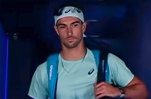 Musetti oggi, in vantaggio di 2 set nei quarti, si ritira contro Djokovic